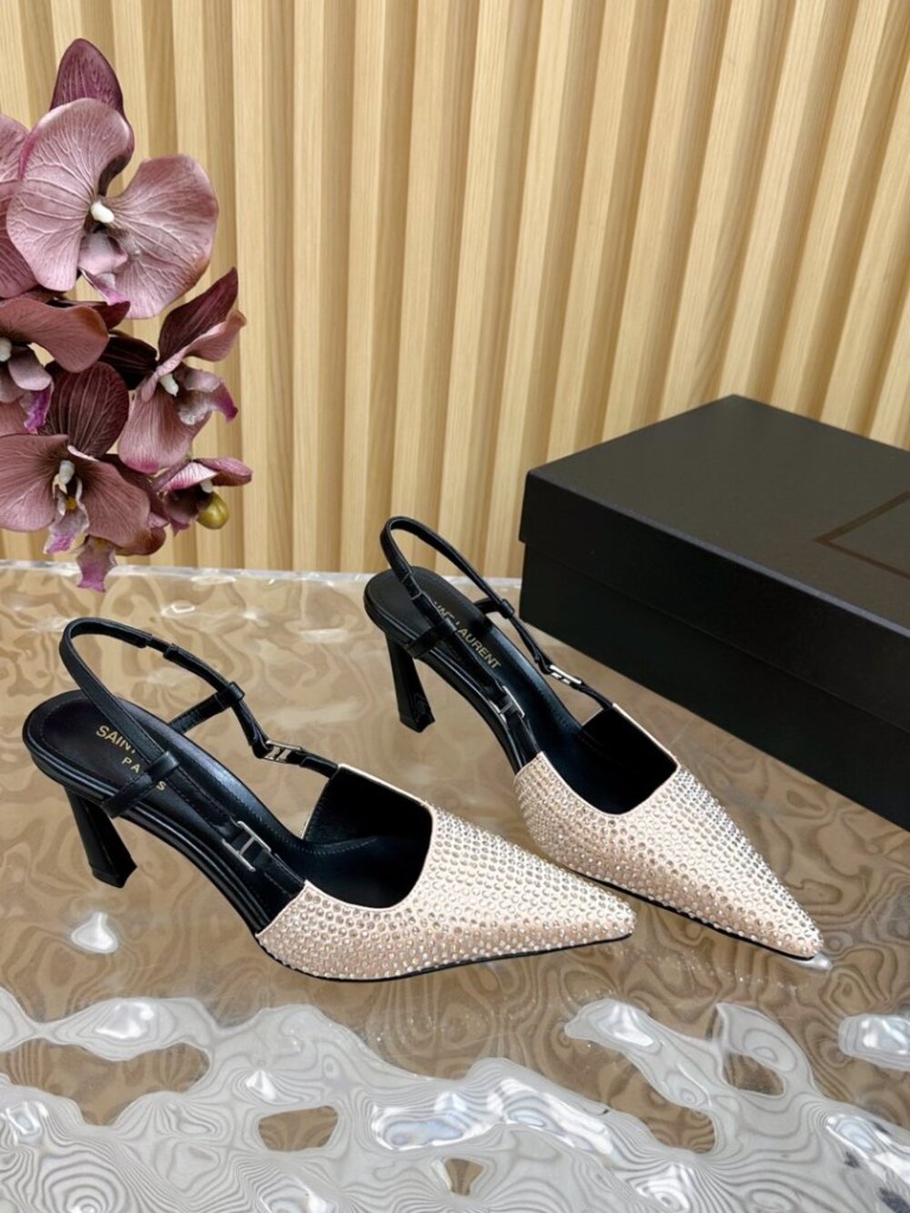 Classic Saint Laurent shoes: A Stylish and Versatile Choice for Elegance